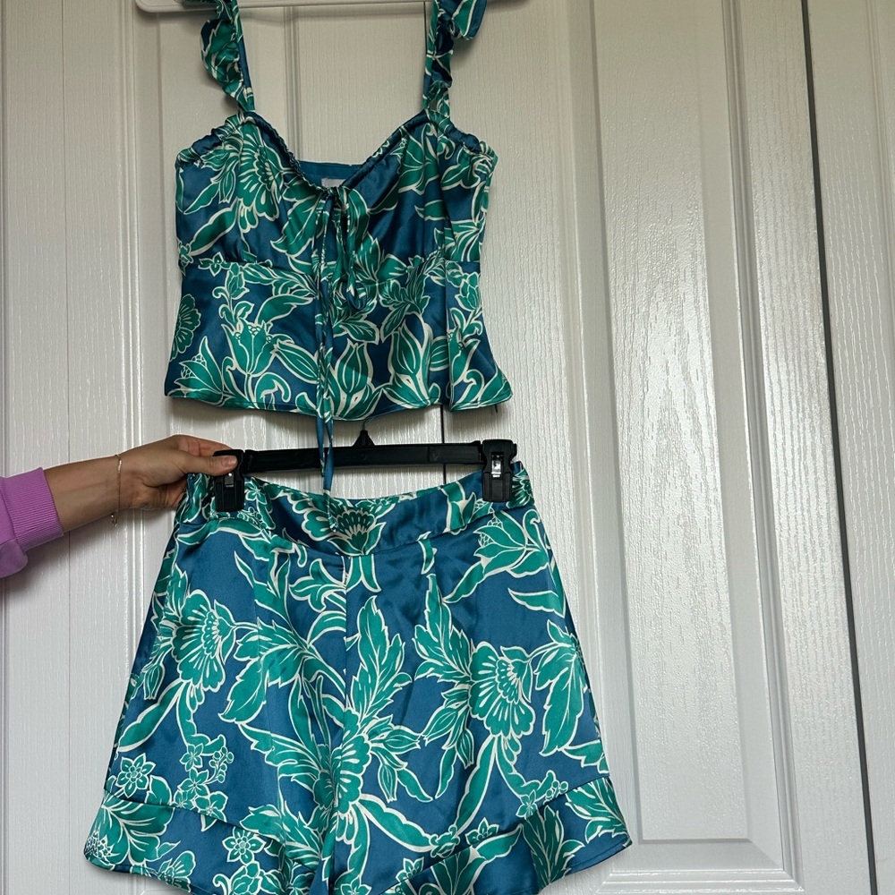 House of Harlow 1960 shorts set